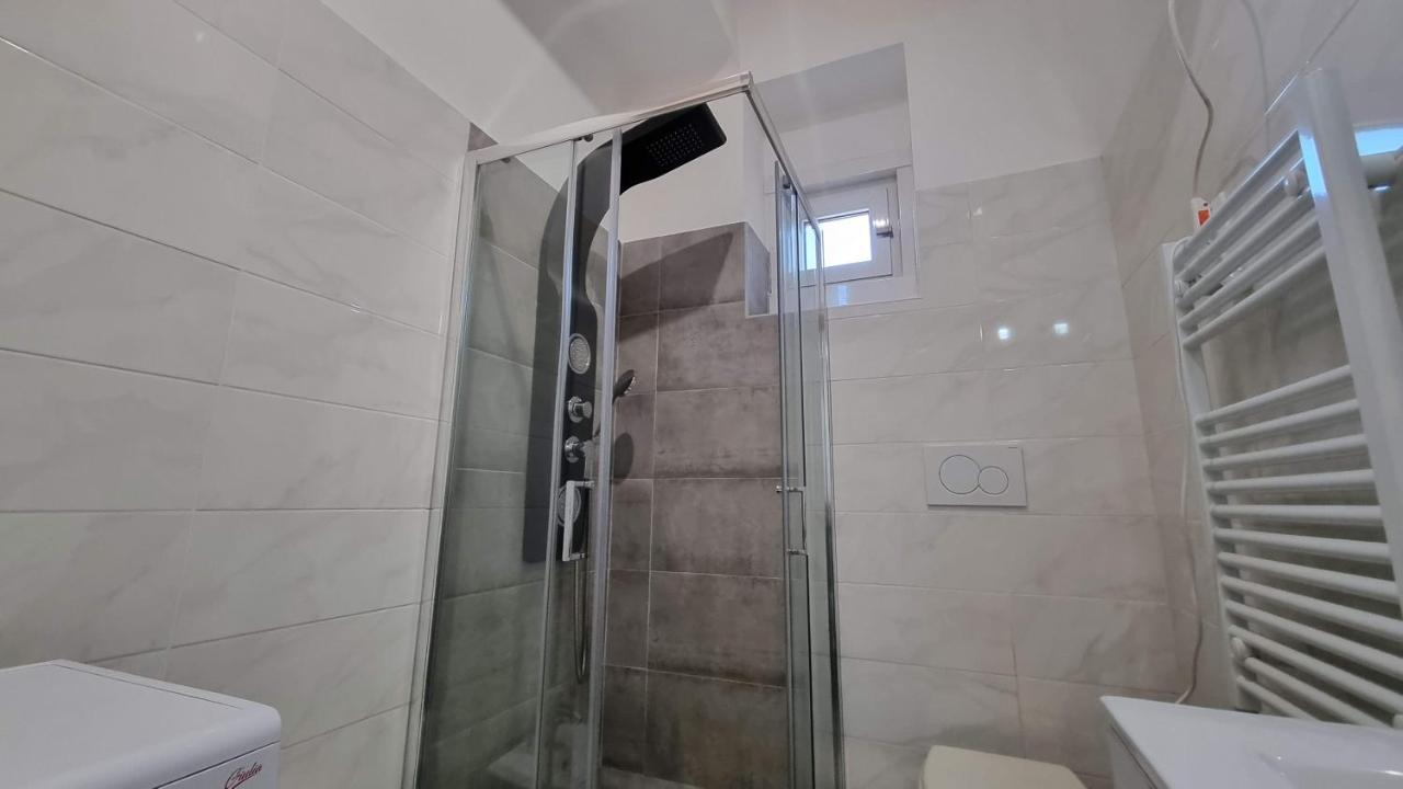 Crispi 85 - Air Conditioner - Teatro Rossetti Apartman Trieszt Kültér fotó