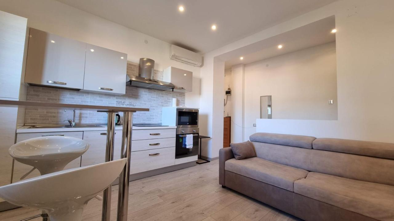Crispi 85 - Air Conditioner - Teatro Rossetti Apartman Trieszt Kültér fotó